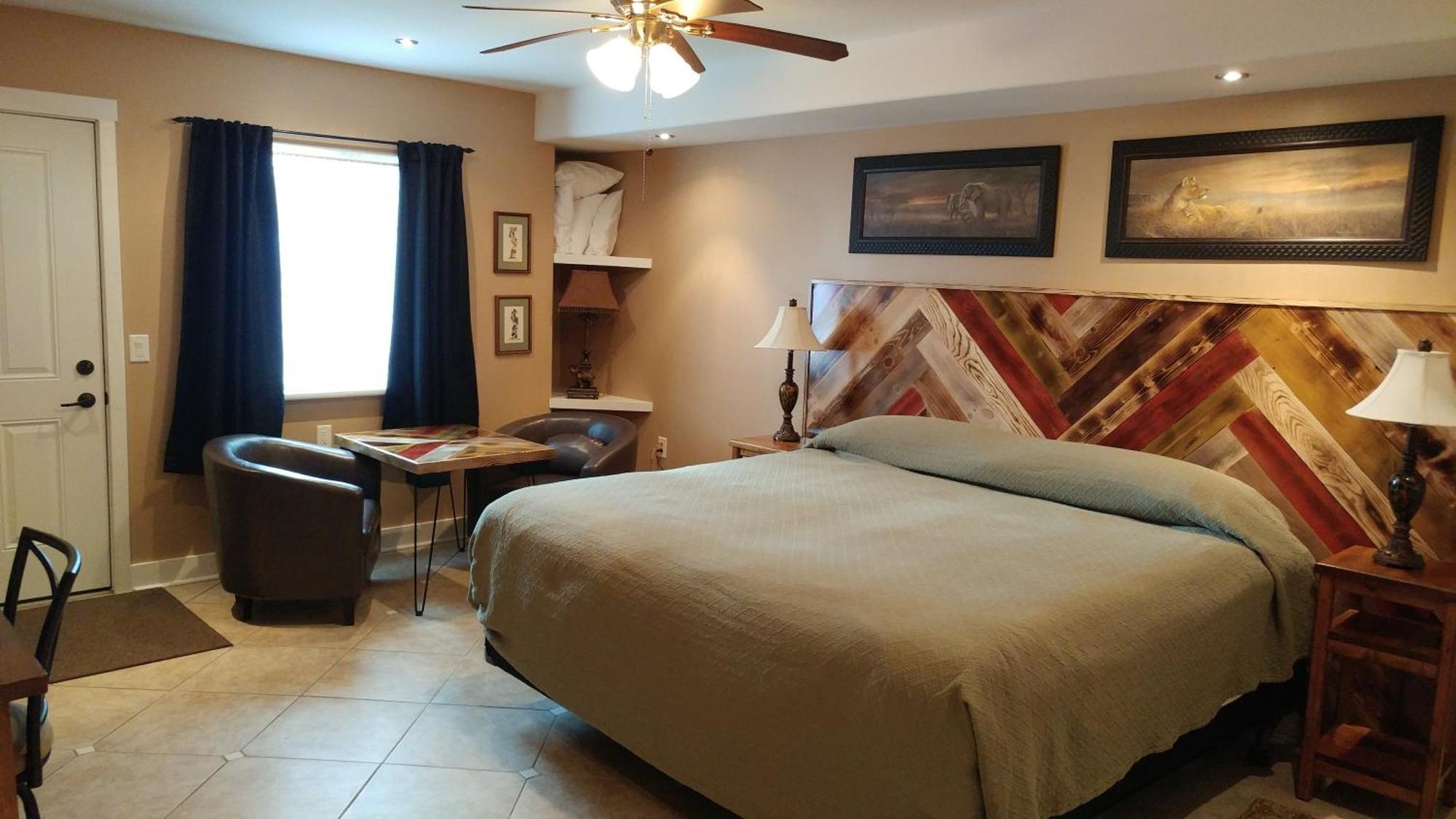 Lionheart Guest House Лайънс Хед Екстериор снимка