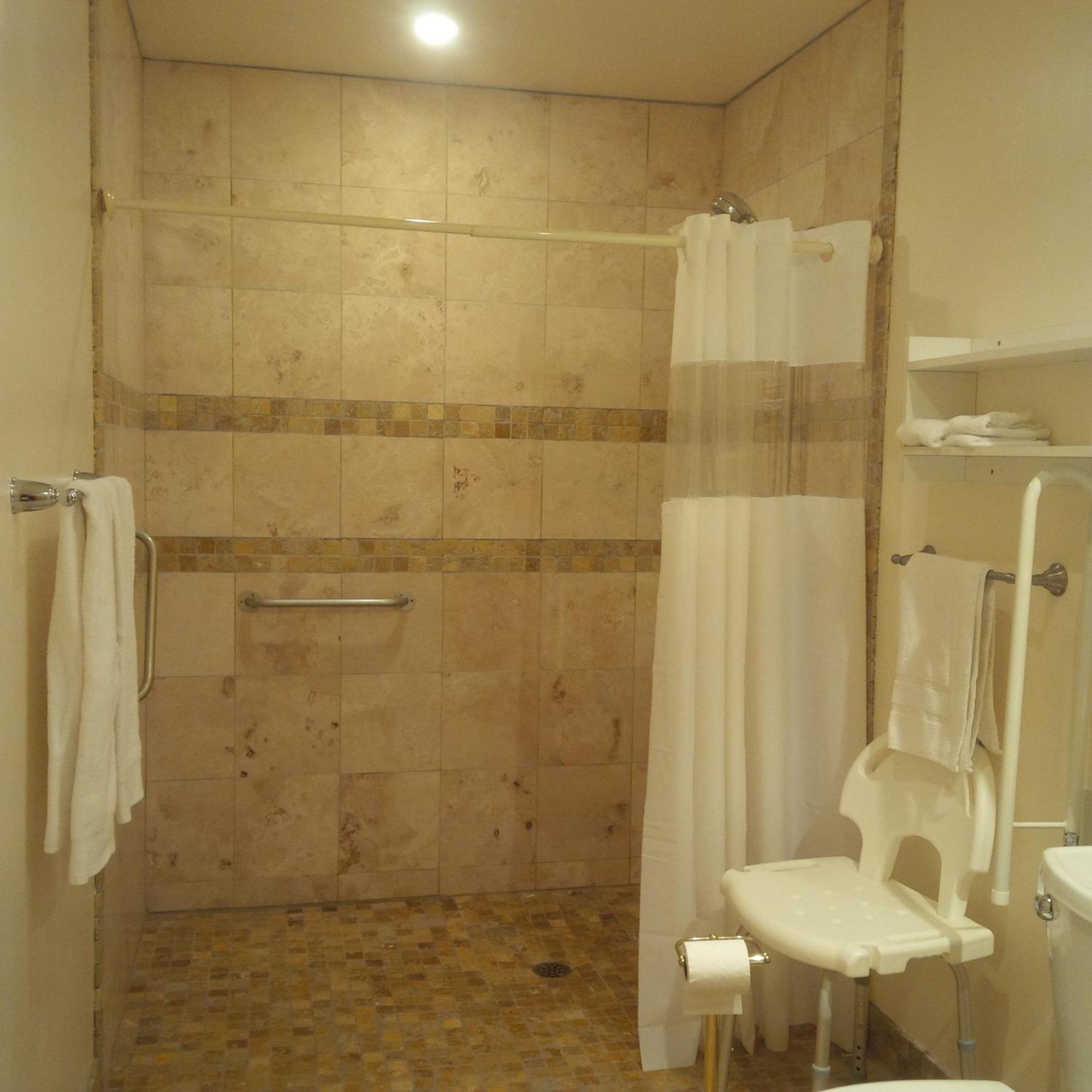 Lionheart Guest House Лайънс Хед Екстериор снимка