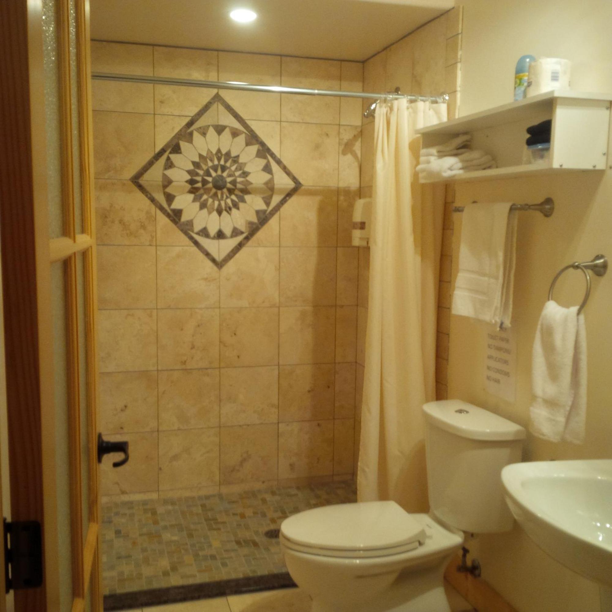Lionheart Guest House Лайънс Хед Екстериор снимка