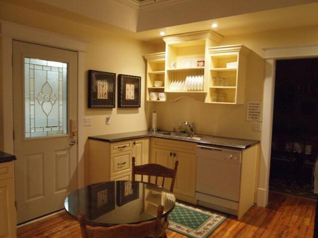 Lionheart Guest House Лайънс Хед Екстериор снимка